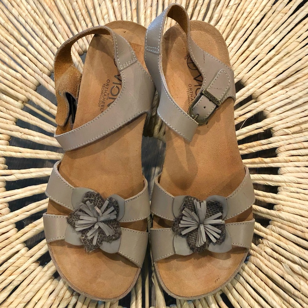 Vionic Orthaheel Gibraltar Leather Wedge Sandals